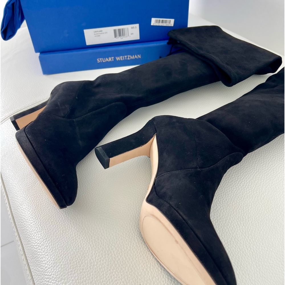 Over the thigh Ledyland suede city boots.
